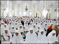 Acehnese women pray for peace, Banda Aceh, 15 August